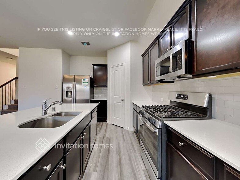 Building Photo - 1341 Rembrandt Dr