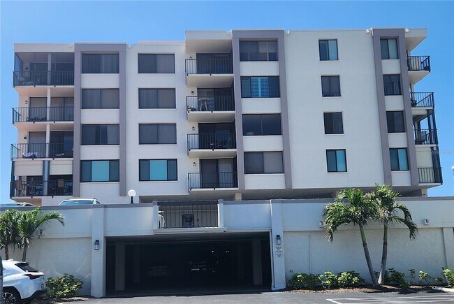 Building Photo - 6295 Bahia Del Mar Cir