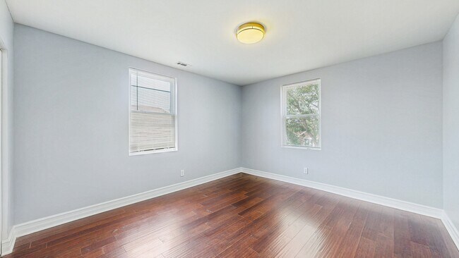 Building Photo - 6429 S California Ave