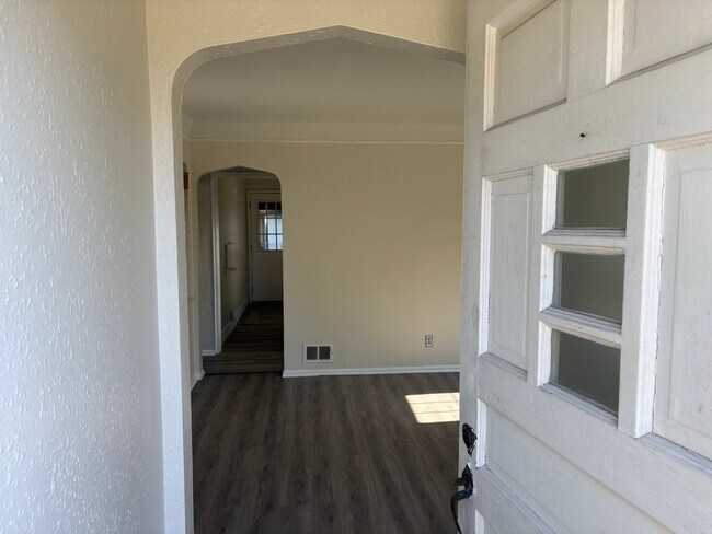 Building Photo - 1211 Tuxedo Ave
