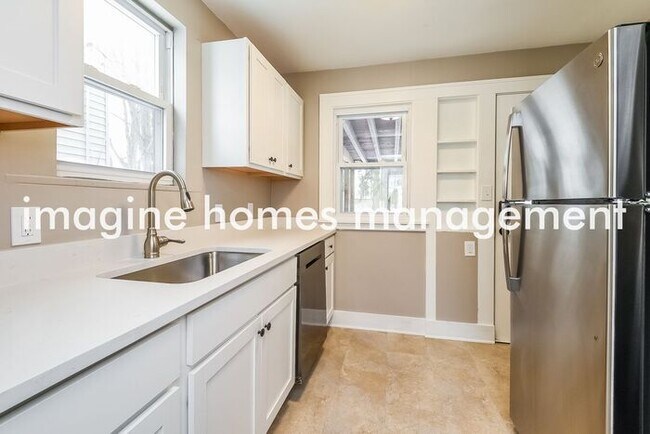 Building Photo - Remodeled Home in Solon. Pets Welcome!