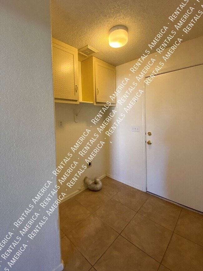 Building Photo - 1742 W Chardonnay Dr