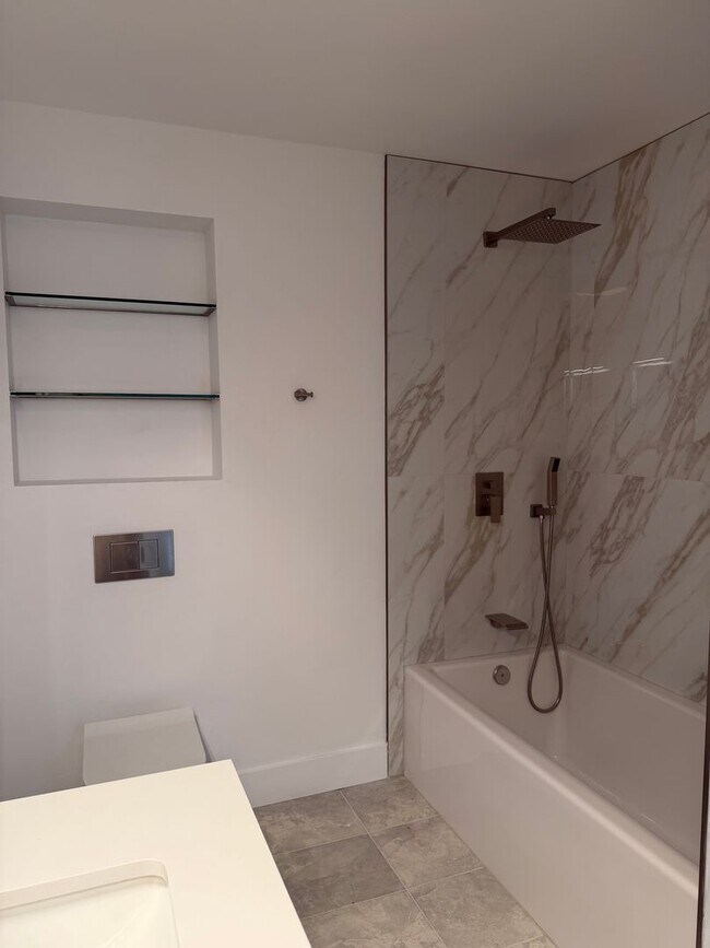 Building Photo - Fully Remodeled 3 Bedroom/ 2 Bathroom Duplex w/ Modern Finishes & Private Yard!