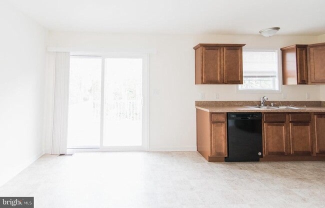 Building Photo - 40 Mustang Dr