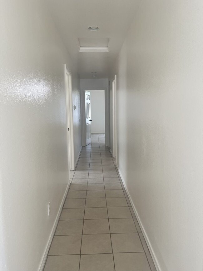 Building Photo - Spacious 4 Bedroom, 2 Bathroom Home | Avai...