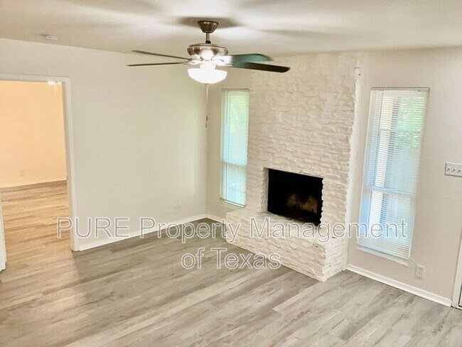 Building Photo - 417-418 Parkhill Cv