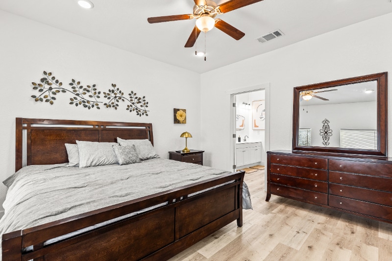 Building Photo - 911 W Wildwood Dr