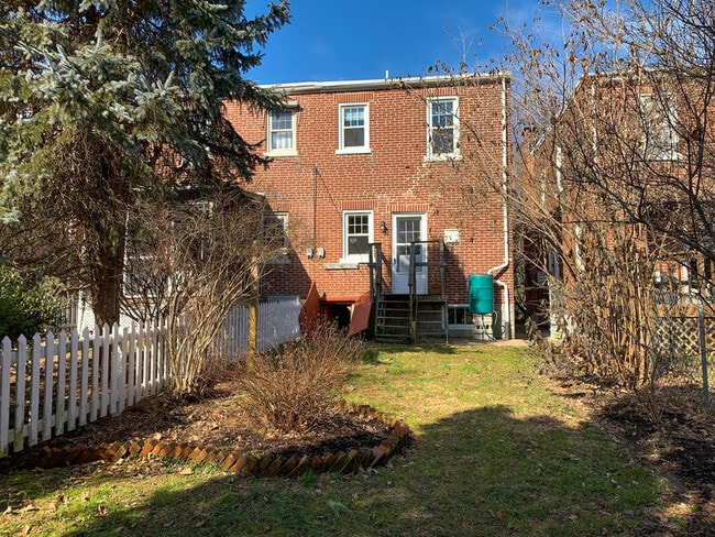 Building Photo - 730 Hamilton Rd