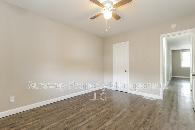 Building Photo - 915 W Browning Rd