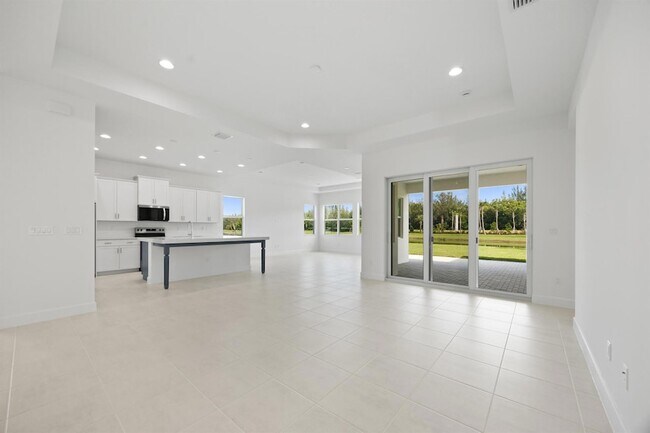 Building Photo - 15144 Wildwood Cir