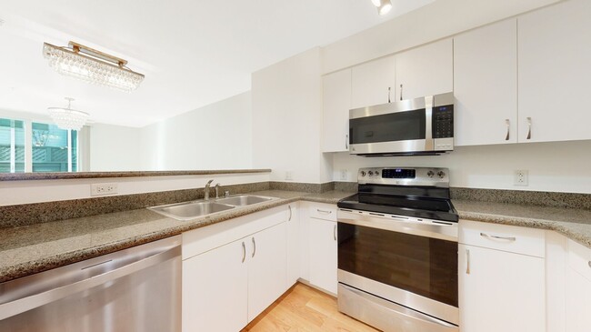 Building Photo - 2 bedroom 2 bathroom condo