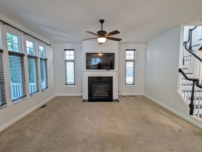 Building Photo - Impeccably maintained SFH in Clarksburg ready for you before the holidays!
