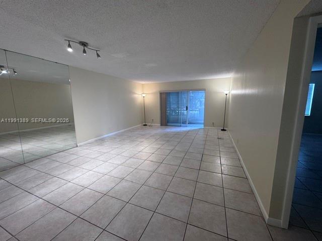 Building Photo - 6361 N Falls Cir Dr