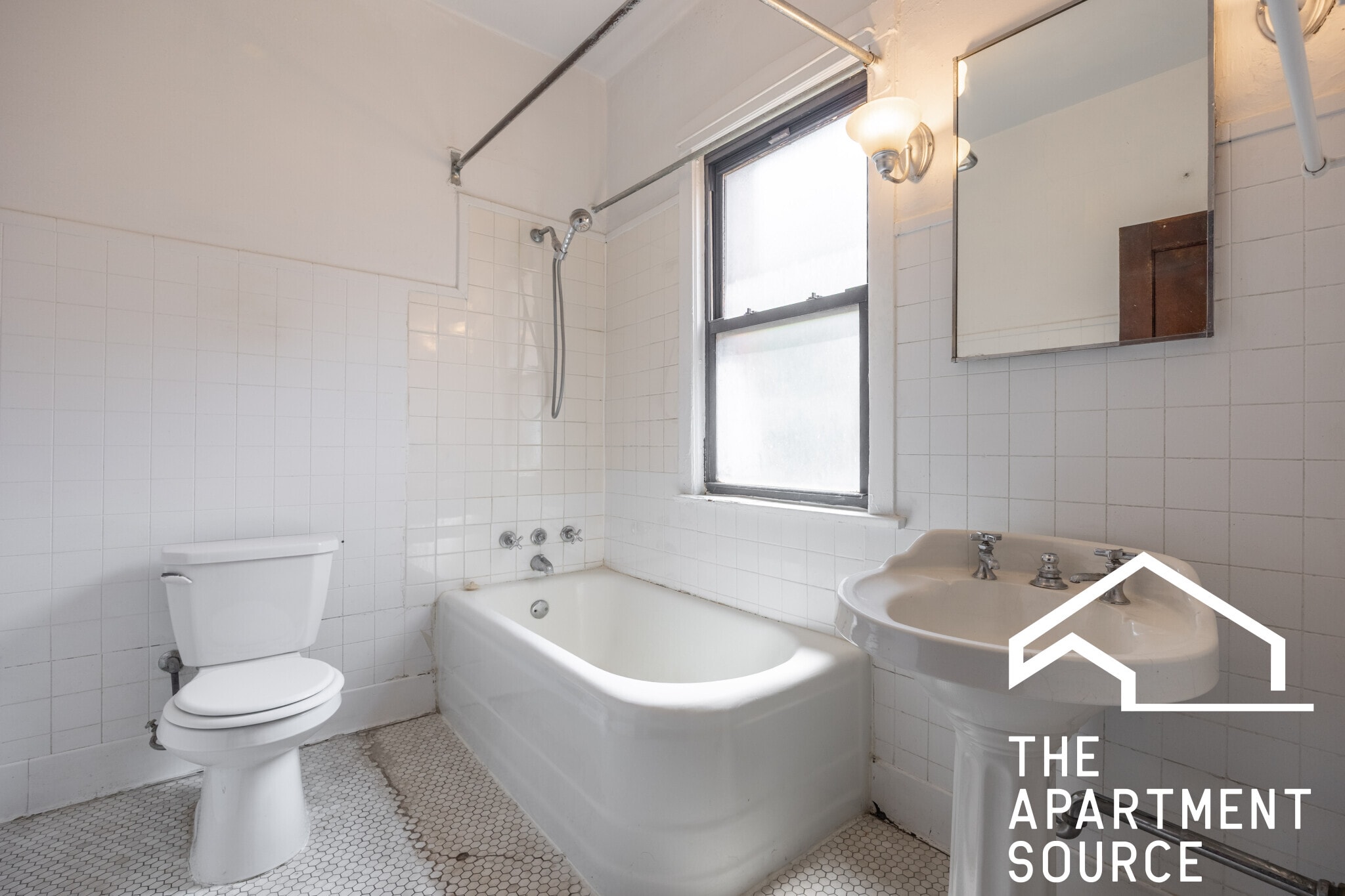 Building Photo - 2434 N Sawyer Ave