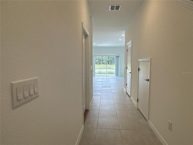 Building Photo - 2079 Hallier Cv