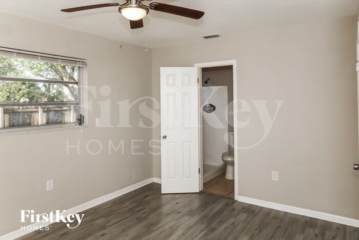 Building Photo - 16310 SW 100th Ct