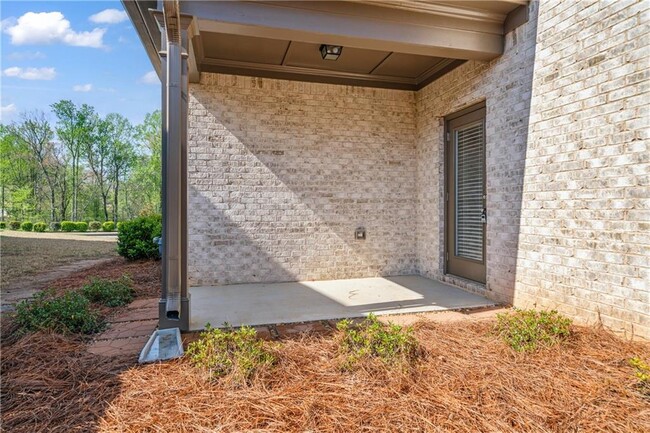 Building Photo - 4585 Woodland Bank Blvd