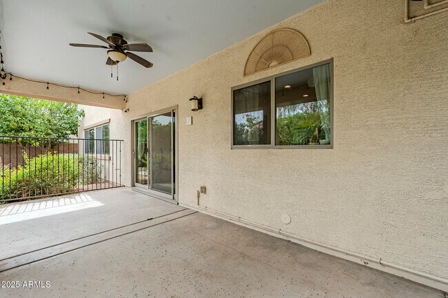 Building Photo - 2744 E Donato Dr