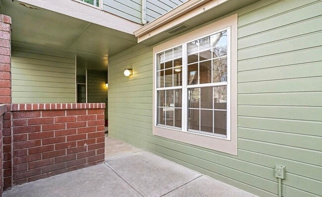 Building Photo - 3565 Windmill Dr