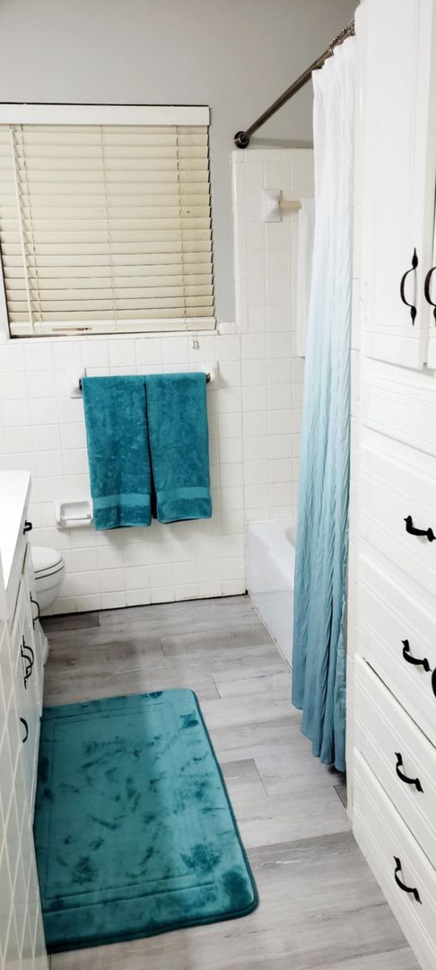 Building Photo - 3 bed room home for rent in Moore!  2 baths, 2 car garage with fenced yard near Santa Fe and SW 4...