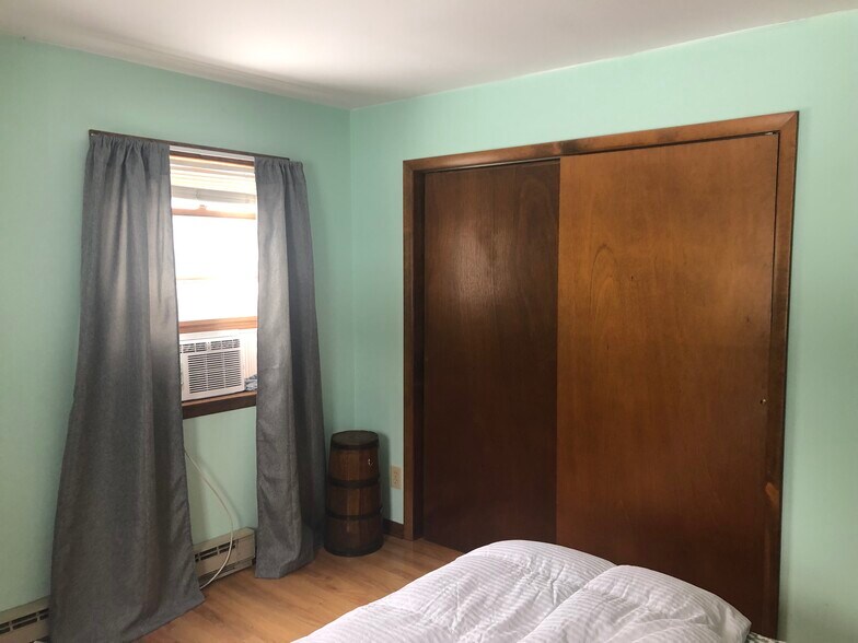 Building Photo - 27 Ashdown Rd