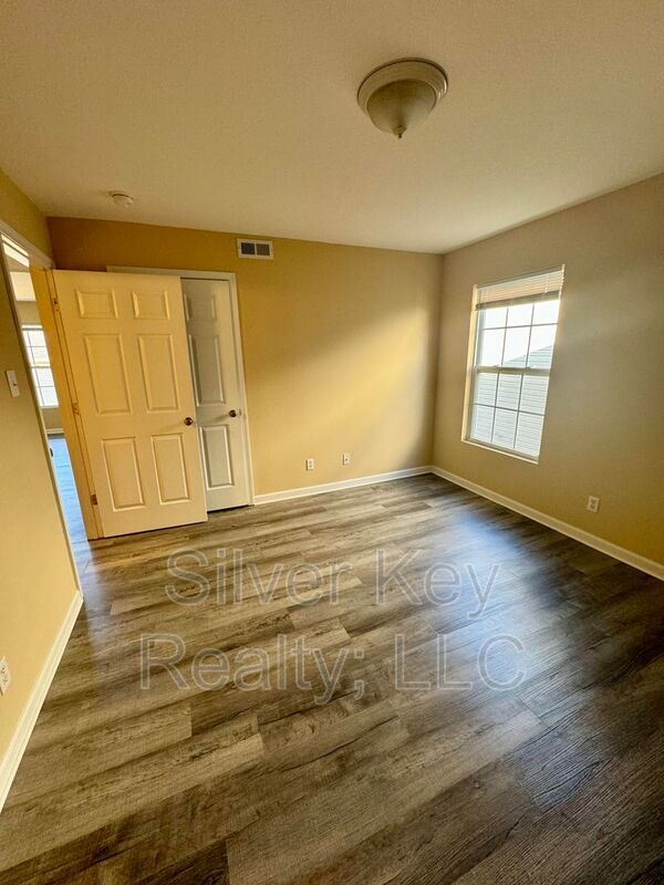 Building Photo - 268 Willow Creek Drive