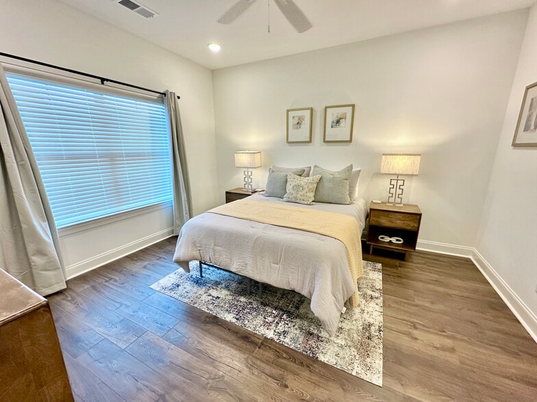 Building Photo - 605 Meadow Crest Cir