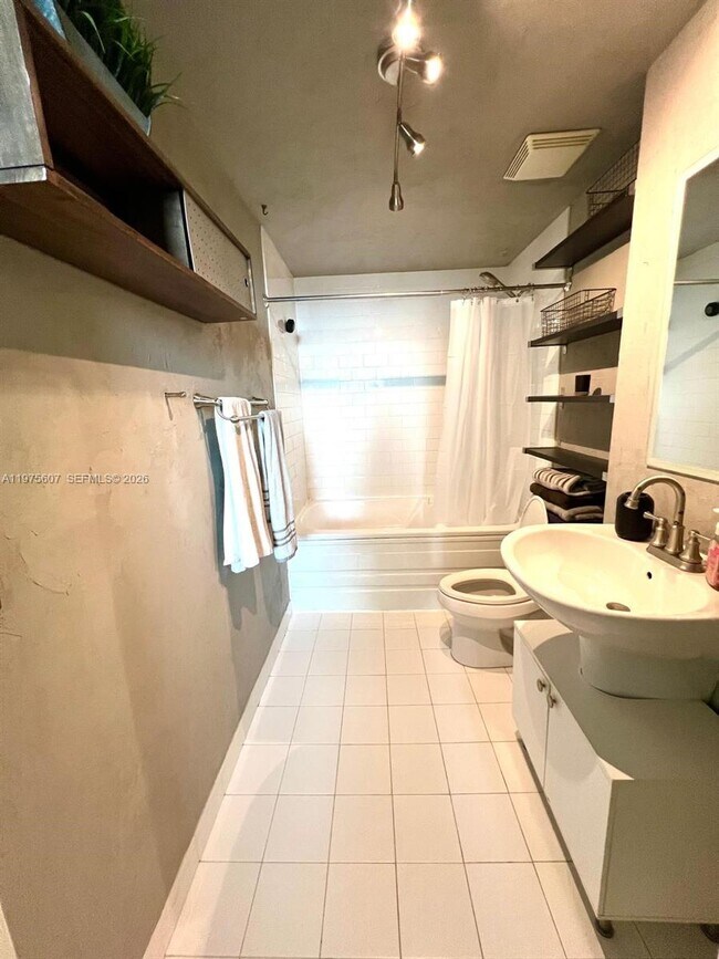 Building Photo - 690 SW 1st Ct