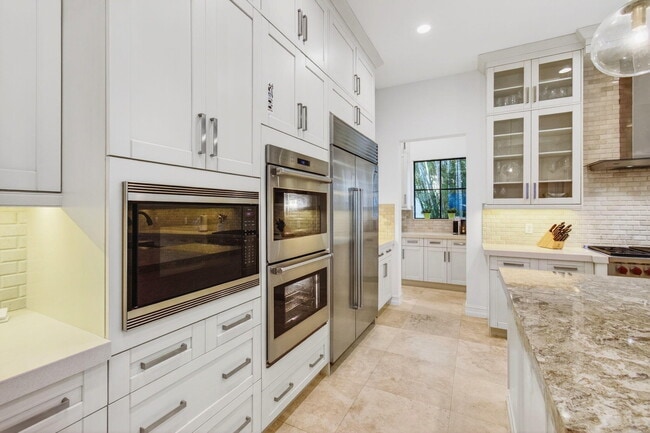 Building Photo - 17662 Cadena Dr