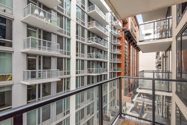 Building Photo - 160 1st St