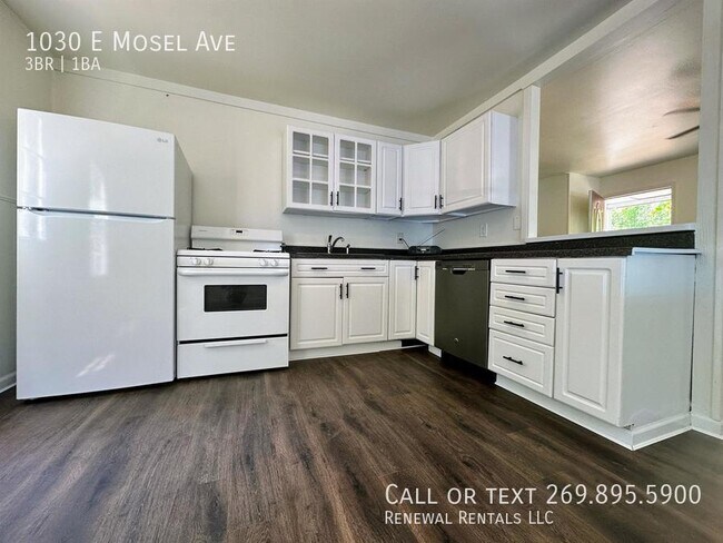 Building Photo - 1030 E Mosel Ave