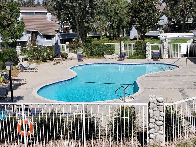 Building Photo - 26914 Rainbow Glen Dr