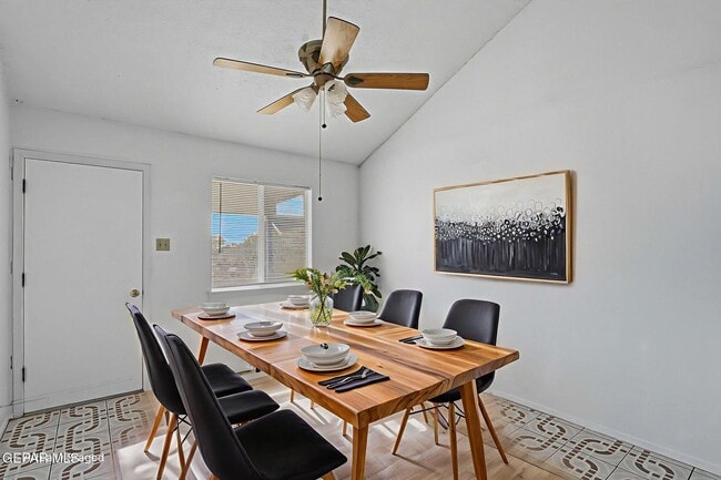 Building Photo - 905 Mark Wallace Ln