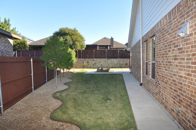 Building Photo - Amazing 4-3.5-2 in North Fort Worth!