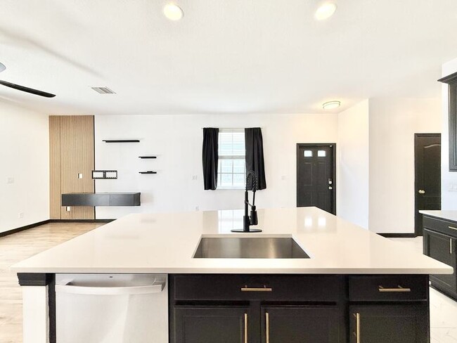 Building Photo - 4978 White Sanderling Ct