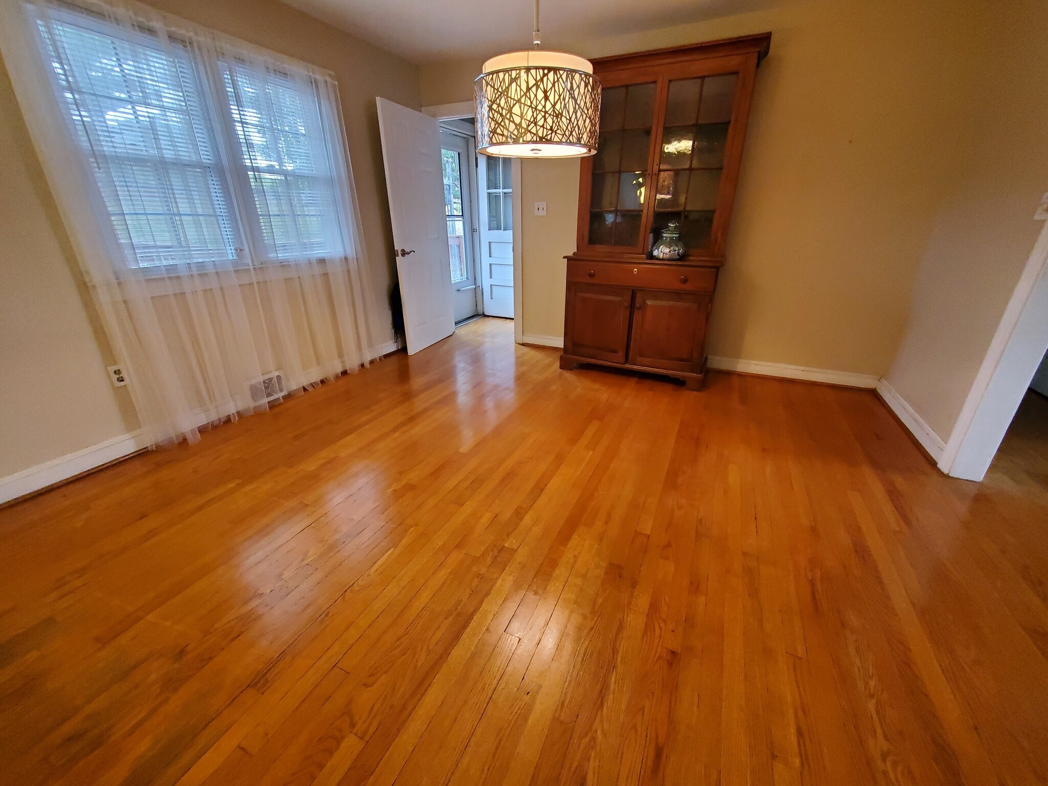 Dining Room - 621 Broadview Dr