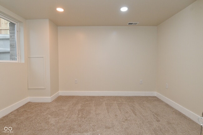 Building Photo - 3928 N Kenwood Ave