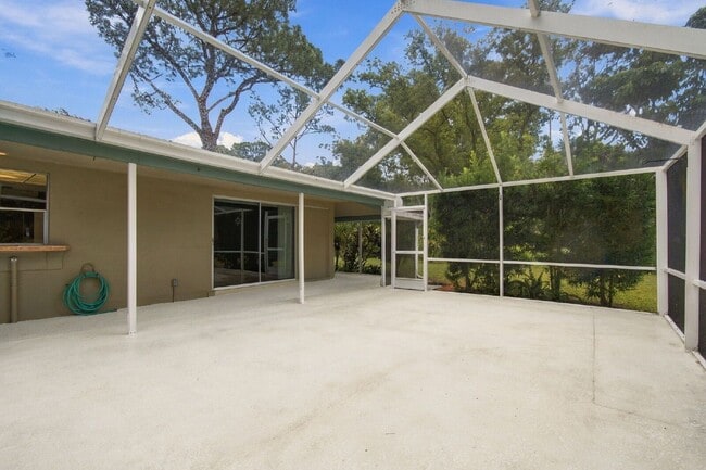 Building Photo - 1257 Fairway Cir S