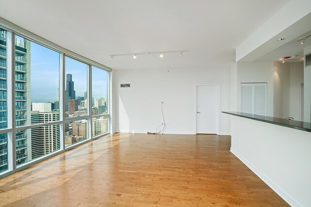 Building Photo - 1201 S Prairie Ave