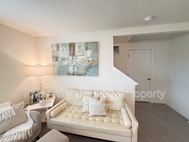 Building Photo - 10744 Chippewa Dr
