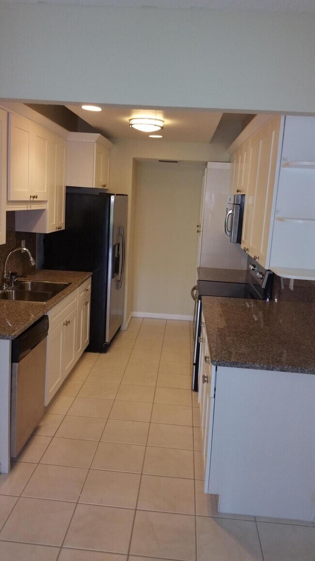 Building Photo - 830 Greensward Ct