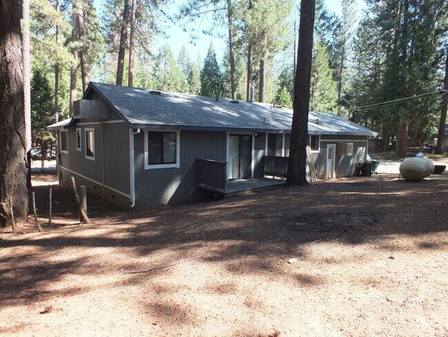 Building Photo - 5680 Azalea Cir