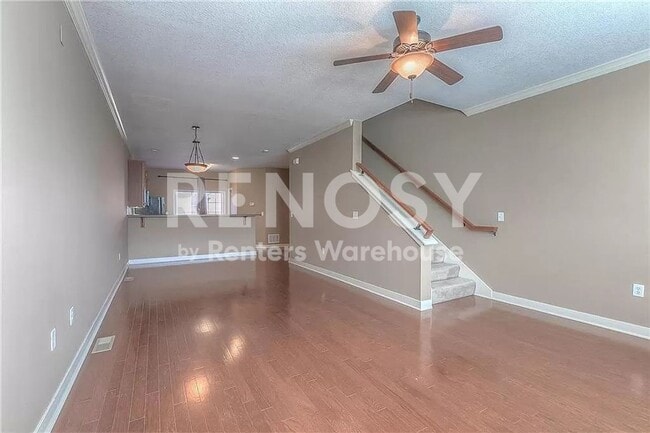 Building Photo - 3 Bedroom / 3.5 Bath Townhouse Near KU MED -  Available in August