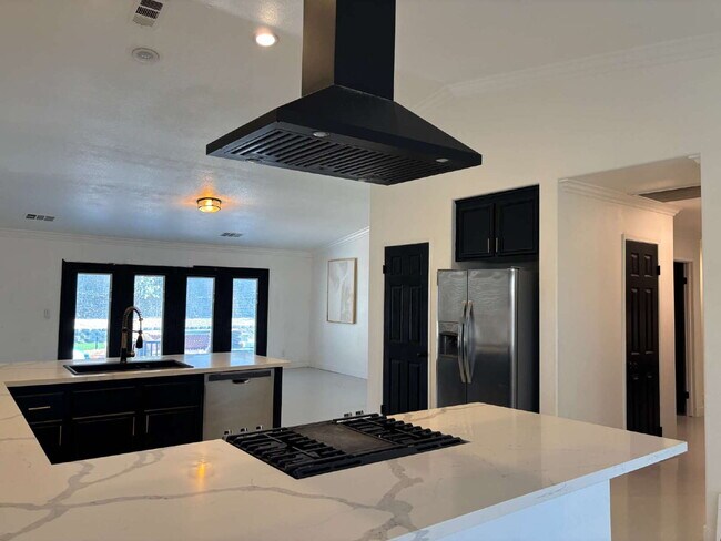 Building Photo - Coachella 4 Bedrooms Stunner