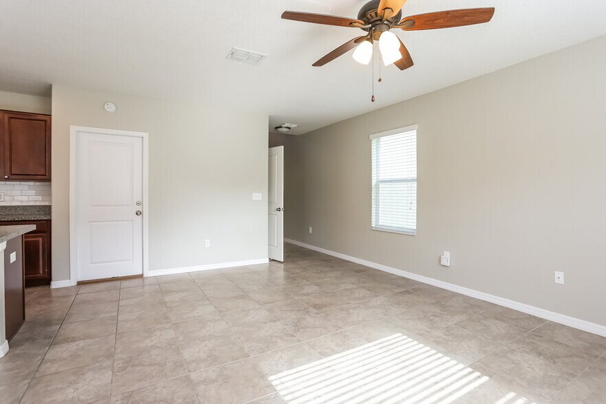 Building Photo - 137 Cascade Bend Dr