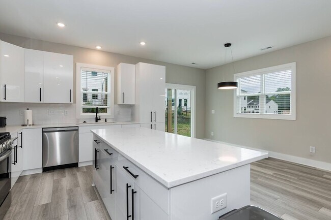 Building Photo - Brand New Townhome in Durham!