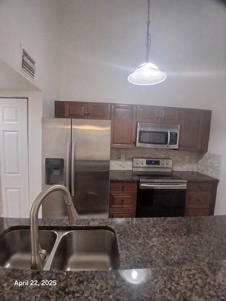 Building Photo - 2850 N Oakland Forest Dr