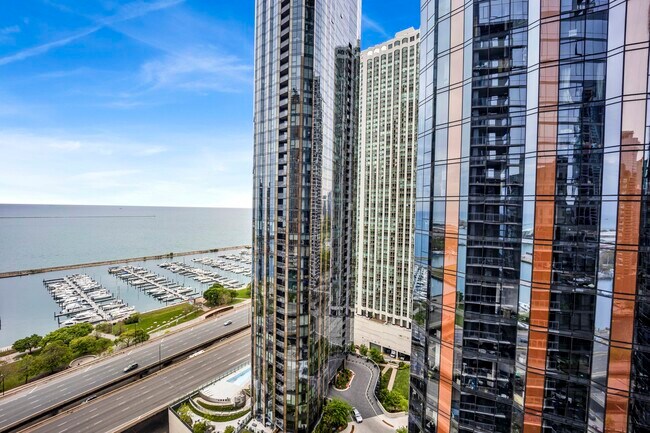 Building Photo - 450 E Waterside Dr