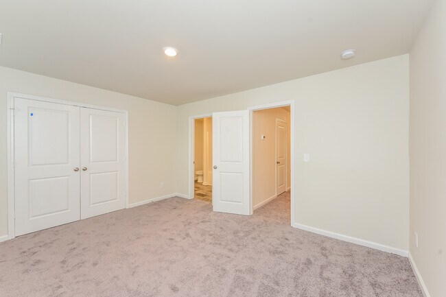 Building Photo - 320 High Grv Wy