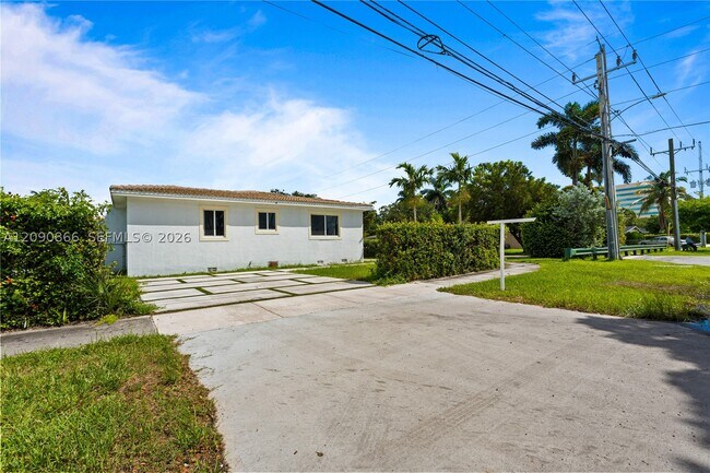Building Photo - 580 Lee Dr